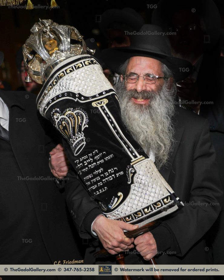 Rav Aryeh Berenstein 1 with Sefer Torah - רב ארי' ברנשטיין