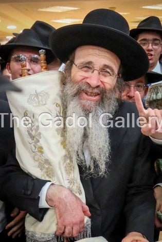 Rav Binyomin Finkel (Sefer Torah)
