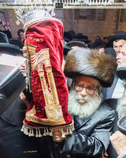 Rav Gamliel Rabinowitz (Sefer Torah)